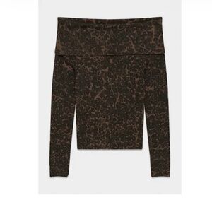 Aritzia Leopard Print Off-Shoulder sweater size small nwt